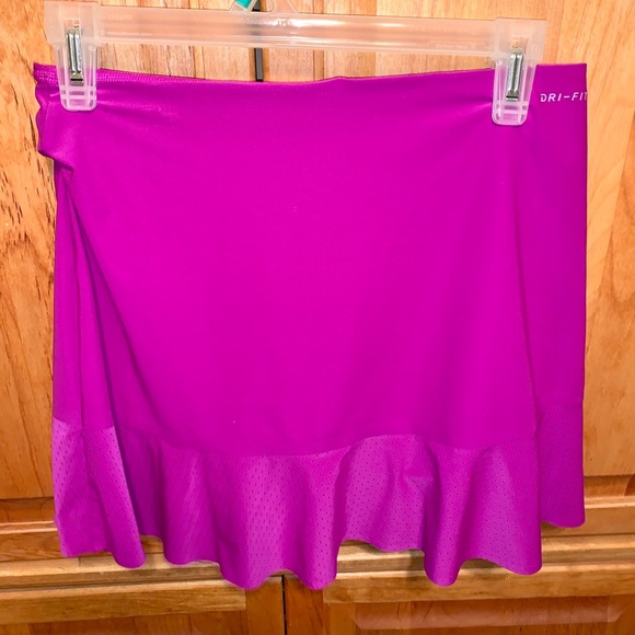 Bright Purple pleated Nike skirt - Picture 2 of 3